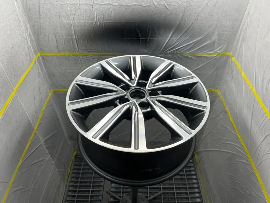 Kia K5のホイールリペア・塗装事例 施工写真 1-3