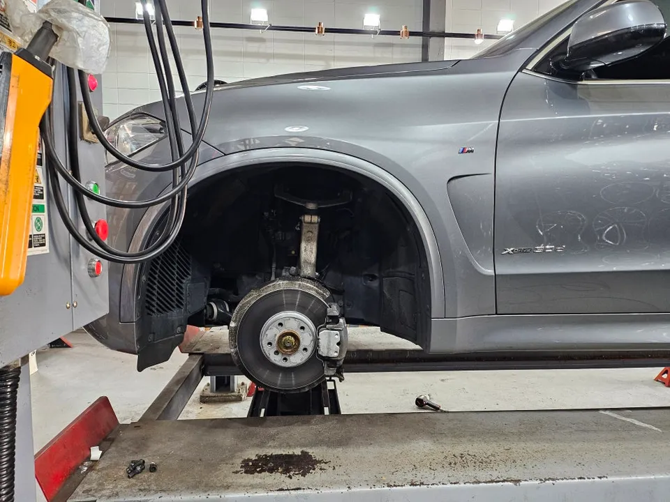 BMW X5 wheel repair - BMW X5 Wheel Repair & Refinishing Review — Diamond Cutting photo 6