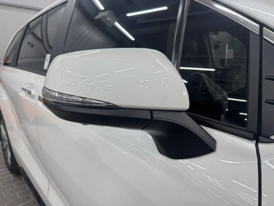 Toyota SiennaのAndroid Auto・CarPlay取付事例 施工写真 1-2