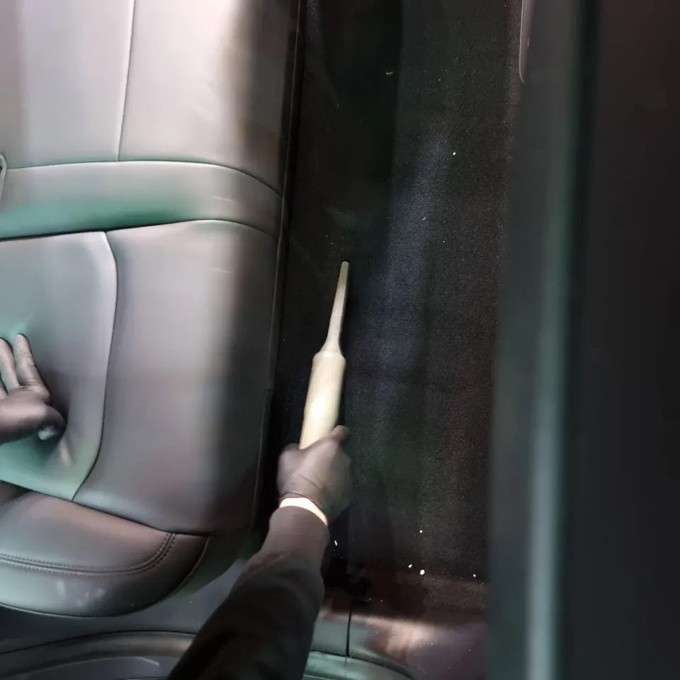 Tesla Model Yのガラスコーティング事例 施工写真 1-3