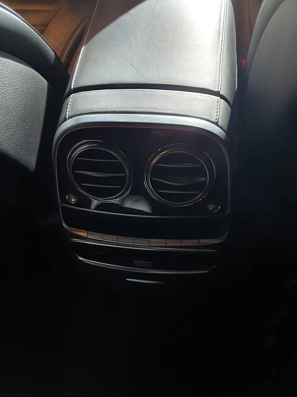 Mercedes-Benz S560 W222 ambient lighting - Mercedes-Benz S560 Ambient Lighting Upgrade - Enhanced Interior photo 4