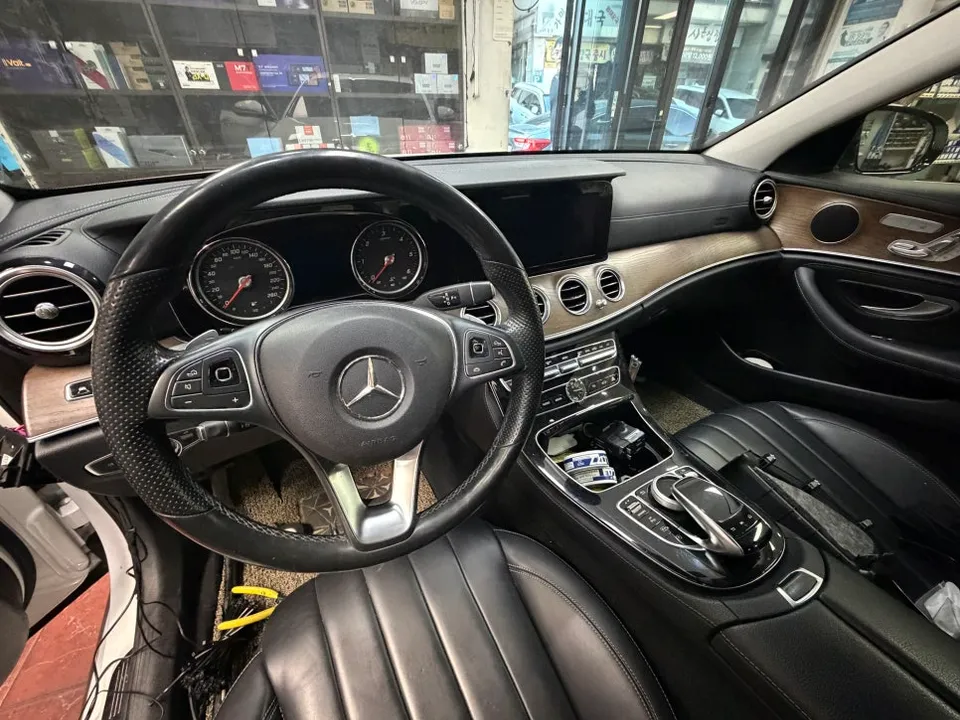 Mercedes-Benz E-Class oem options - Mercedes-Benz E-Class OEM Options Review: Smart Key Upgrade photo 4