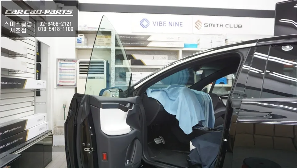 Tesla Model Xのカーフィルム施工事例 施工写真 2