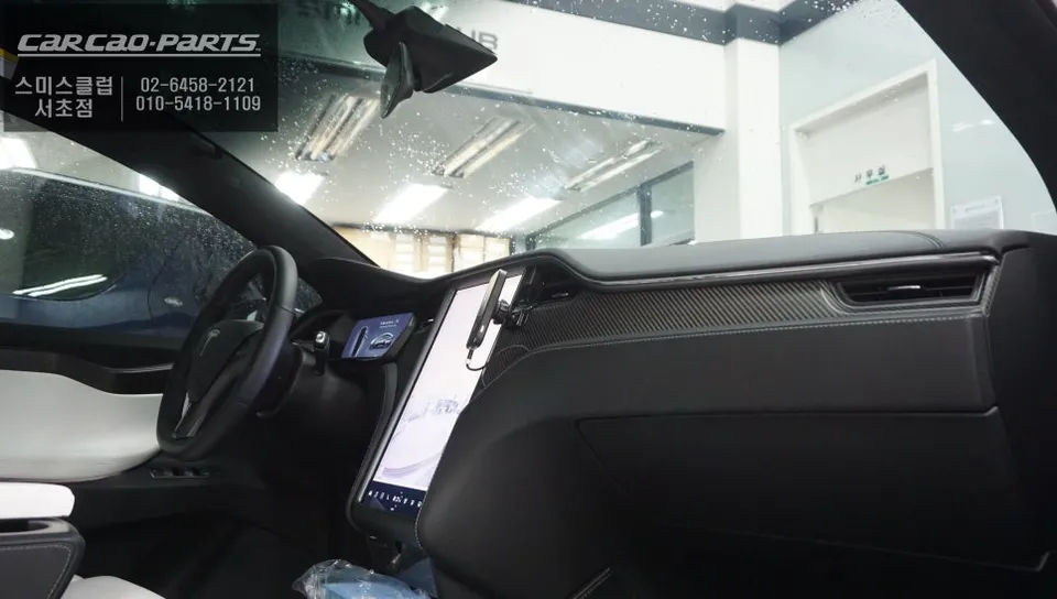 Tesla Model Xのカーフィルム施工事例 施工写真 4