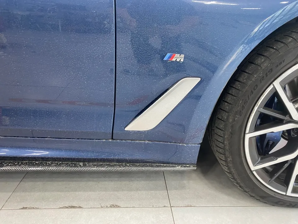 BMW 3 Seriesのカーラッピング事例：クローム除去とポイント施工 施工写真 2-2