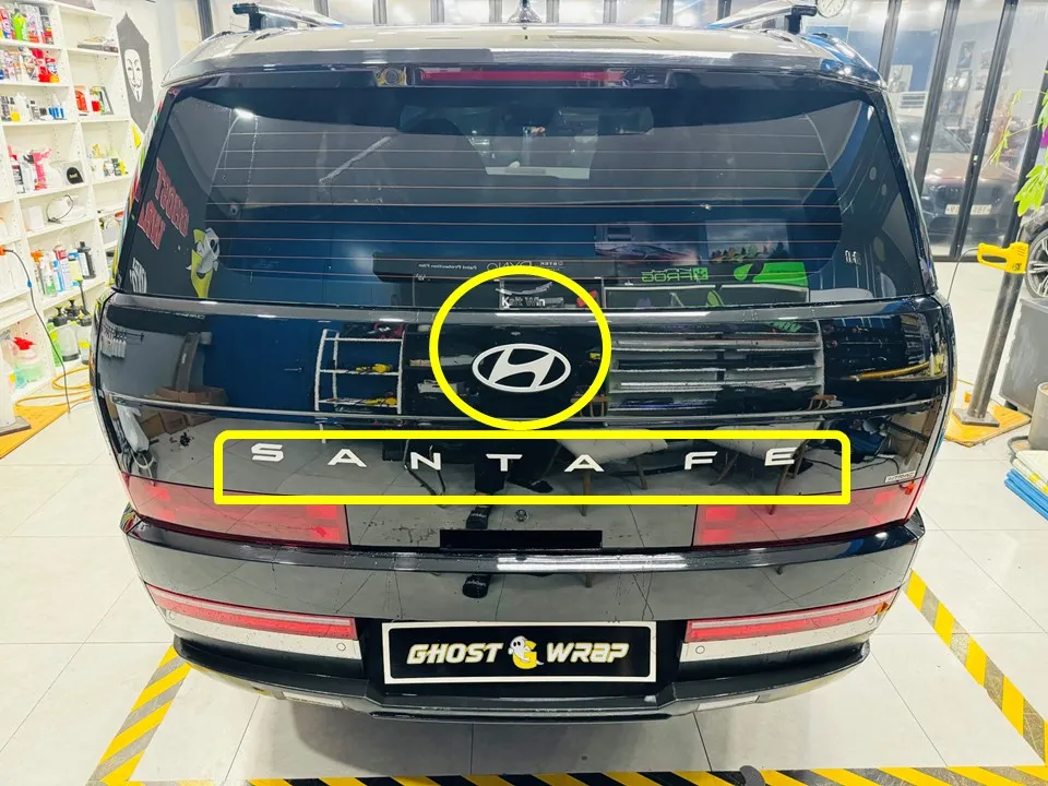 Hyundai Santa Feのカーラッピング事例｜費用目安・仕上がり 施工写真 1-2