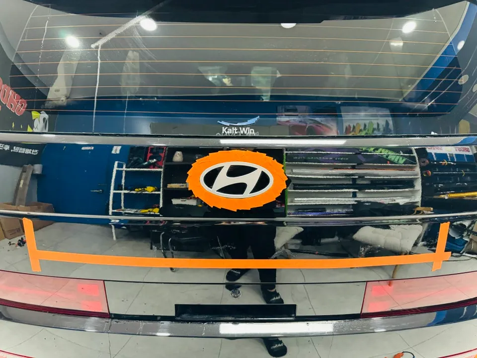 Hyundai Santa Feのカーラッピング事例｜費用目安・仕上がり 施工写真 1-3