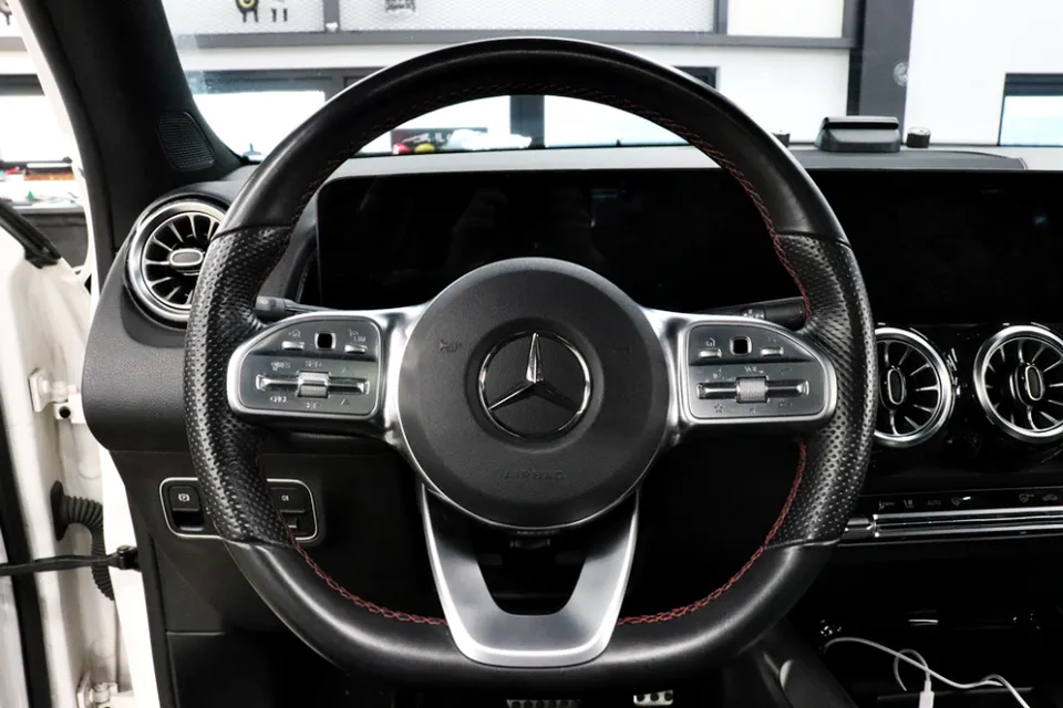 Mercedes-Benz GLB steering wheel - Mercedes-Benz GLB Custom Steering Wheel Review — Enhanced Winter photo 3