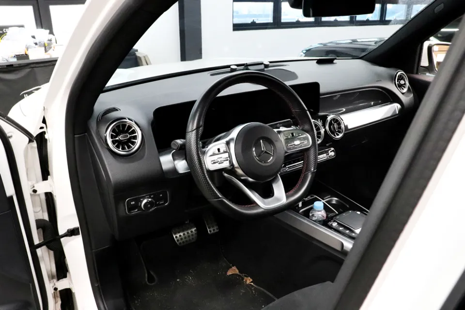 Mercedes-Benz GLB steering wheel - Mercedes-Benz GLB Custom Steering Wheel Review — Enhanced Winter photo 5