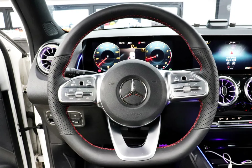 Mercedes-Benz GLB steering wheel - Mercedes-Benz GLB Custom Steering Wheel Review — Enhanced Winter photo 6