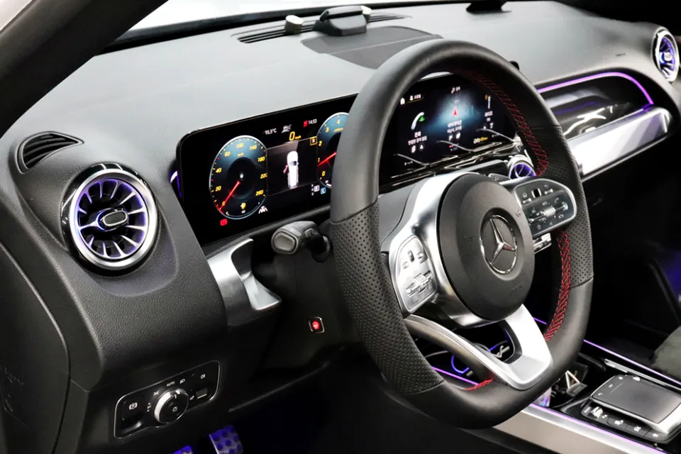 Mercedes-Benz GLB steering wheel - Mercedes-Benz GLB Custom Steering Wheel Review — Enhanced Winter photo 7