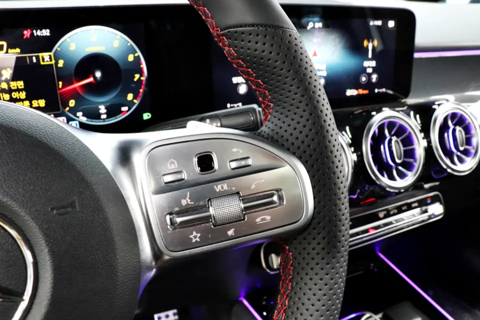 Mercedes-Benz GLB steering wheel - Mercedes-Benz GLB Custom Steering Wheel Review — Enhanced Winter photo 8