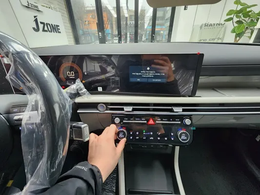 BMW X7のドライブレコーダー取付事例 施工写真 4-1