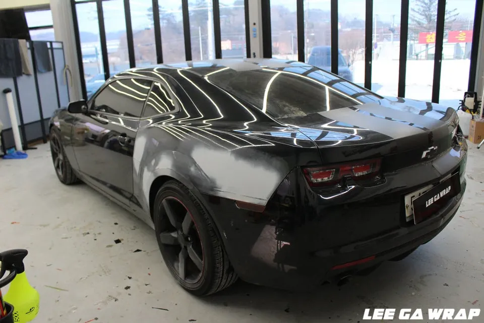 Chevrolet Camaro vinyl wrap - Chevrolet Camaro Vinyl Wrap Review: Matte Black Transformation photo 5