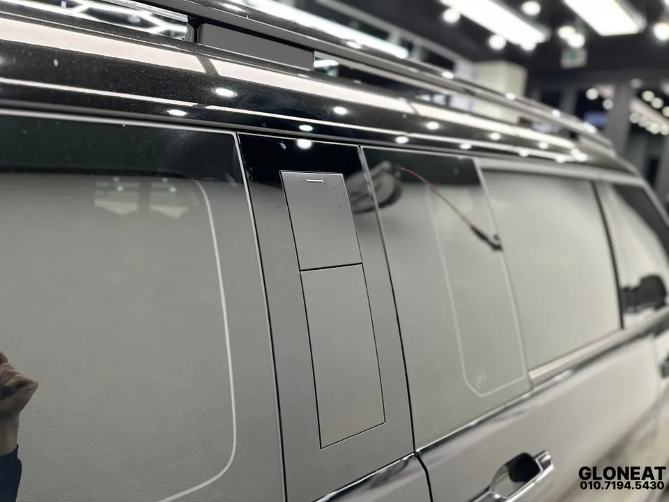 Hyundai Santa Fe MX5のカーラッピング事例|サテンブラック 施工写真 1-2
