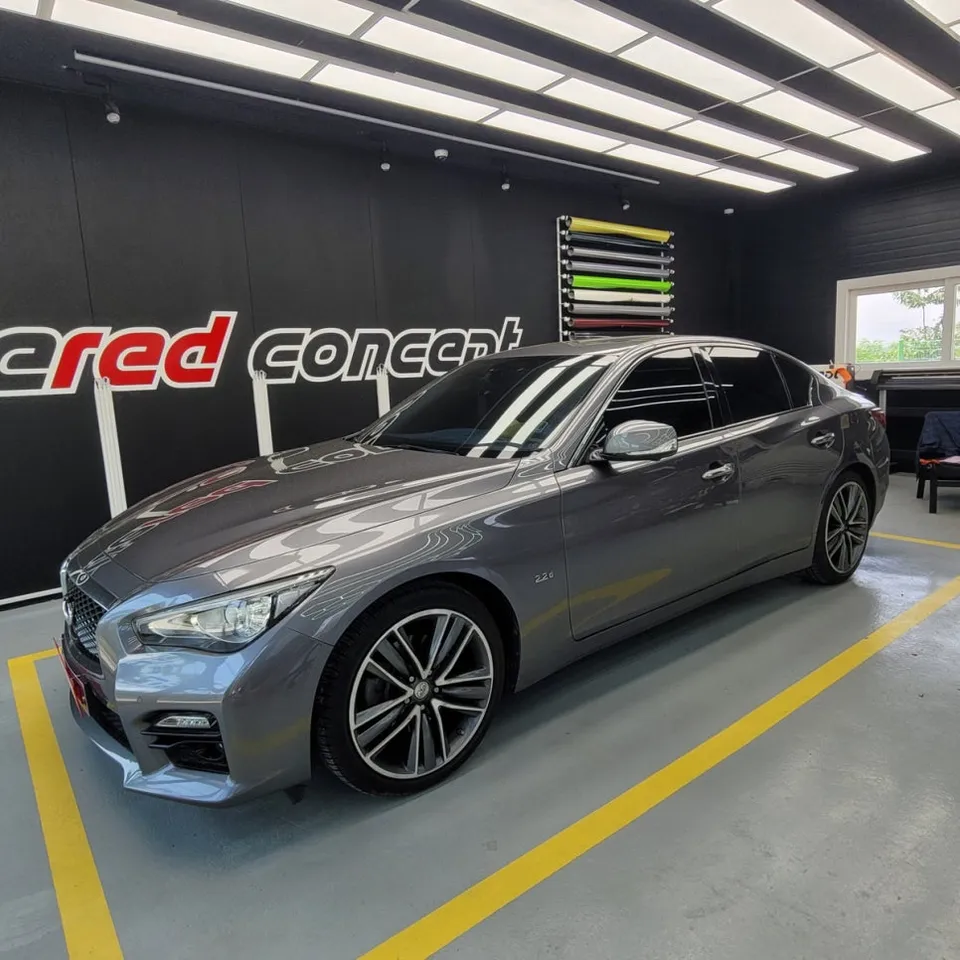 Infiniti Q50のカーラッピング事例:クロームパーツの変身 施工写真 1-1