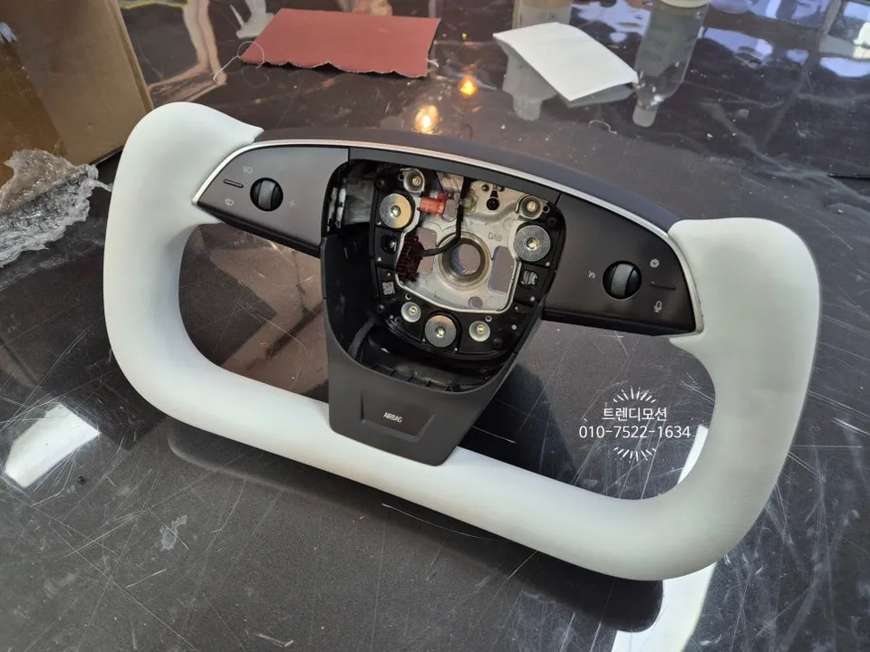 Tesla Model Y Steering Wheel Customization Review photo 9