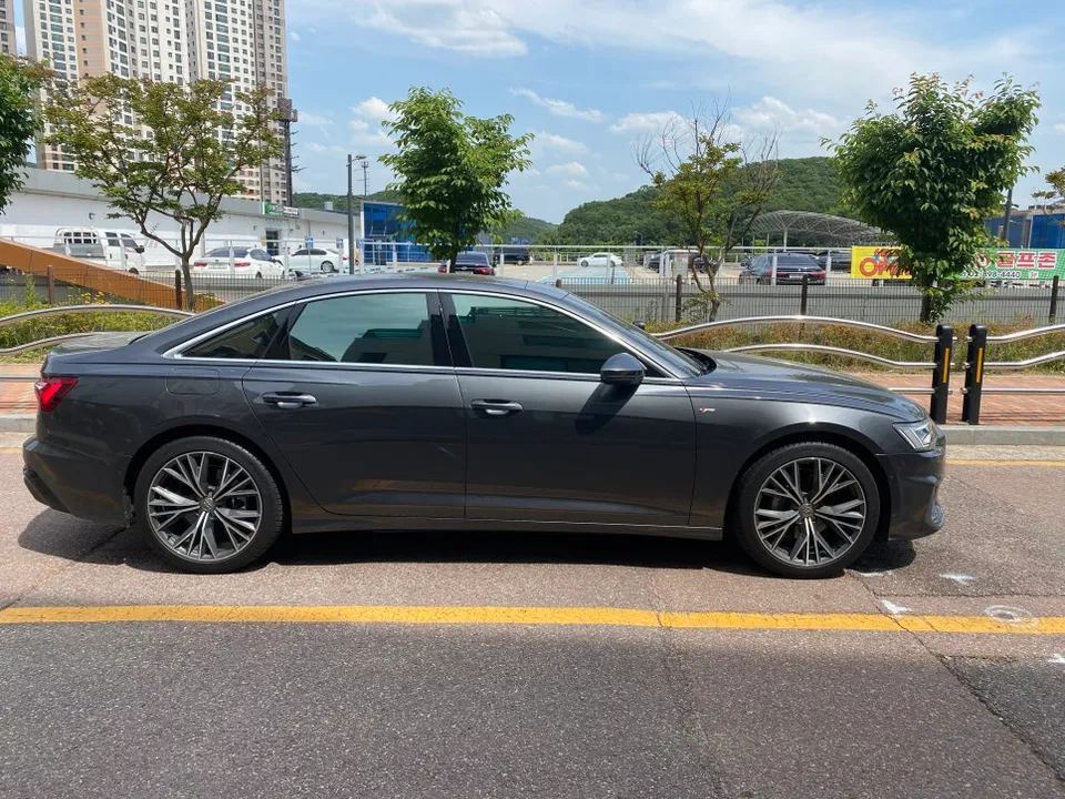 Audi A6のPPF施工事例|ルーフトップと室内を保護 施工写真 2-1