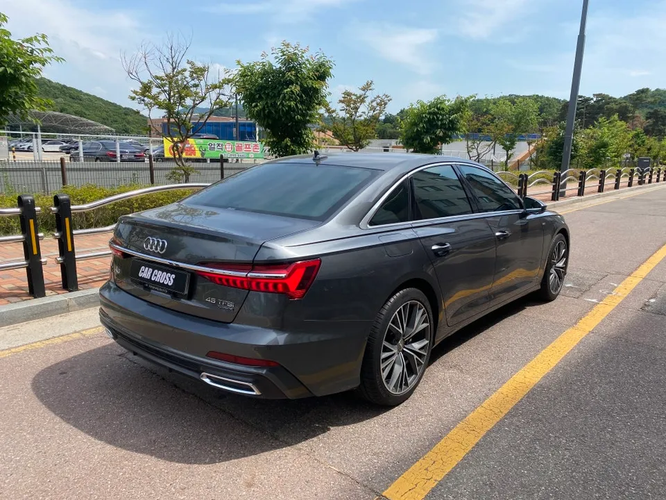 Audi A6のPPF施工事例|ルーフトップと室内を保護 施工写真 3-1