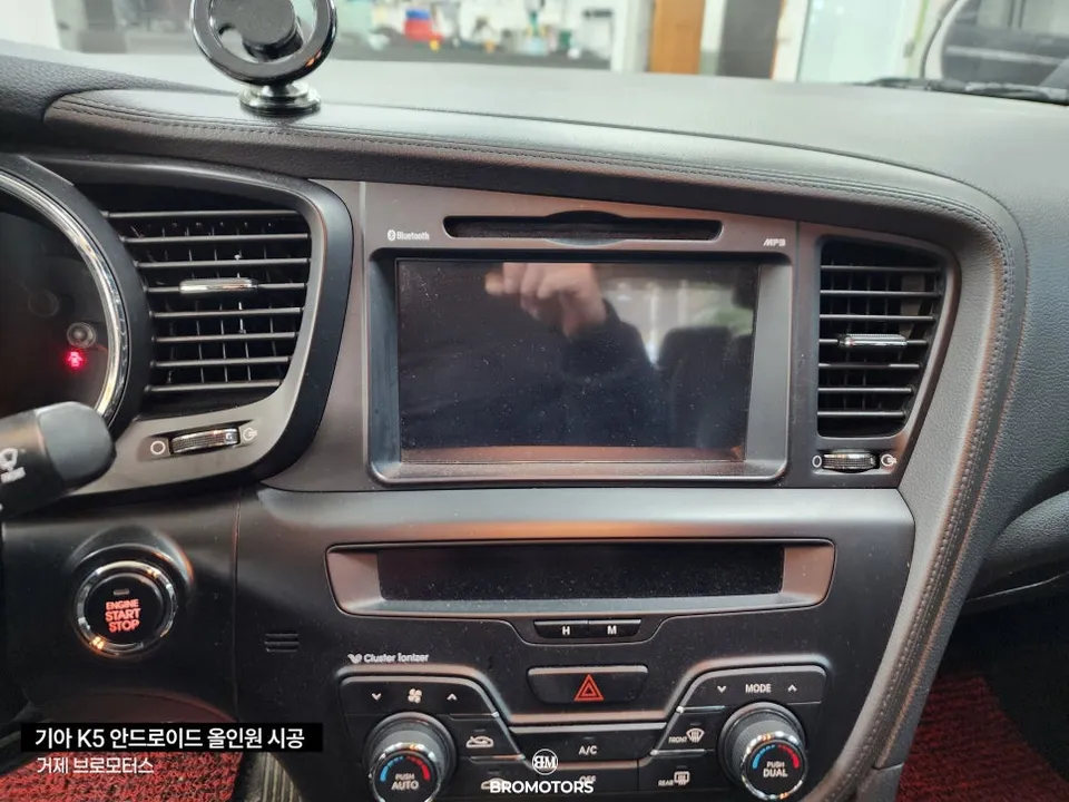 Kia K5のAndroid Auto・CarPlay取付事例 施工写真 4-2