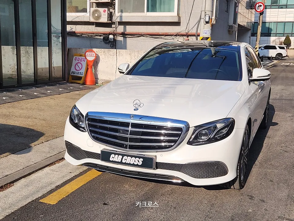 Mercedes-Benz EクラスのPPF施工事例|中古車保護の重要性 施工写真 1-1