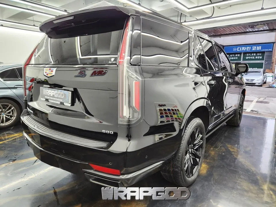 Cadillac EscaladeのPPF施工事例：費用目安と仕上がり 施工写真 1-2