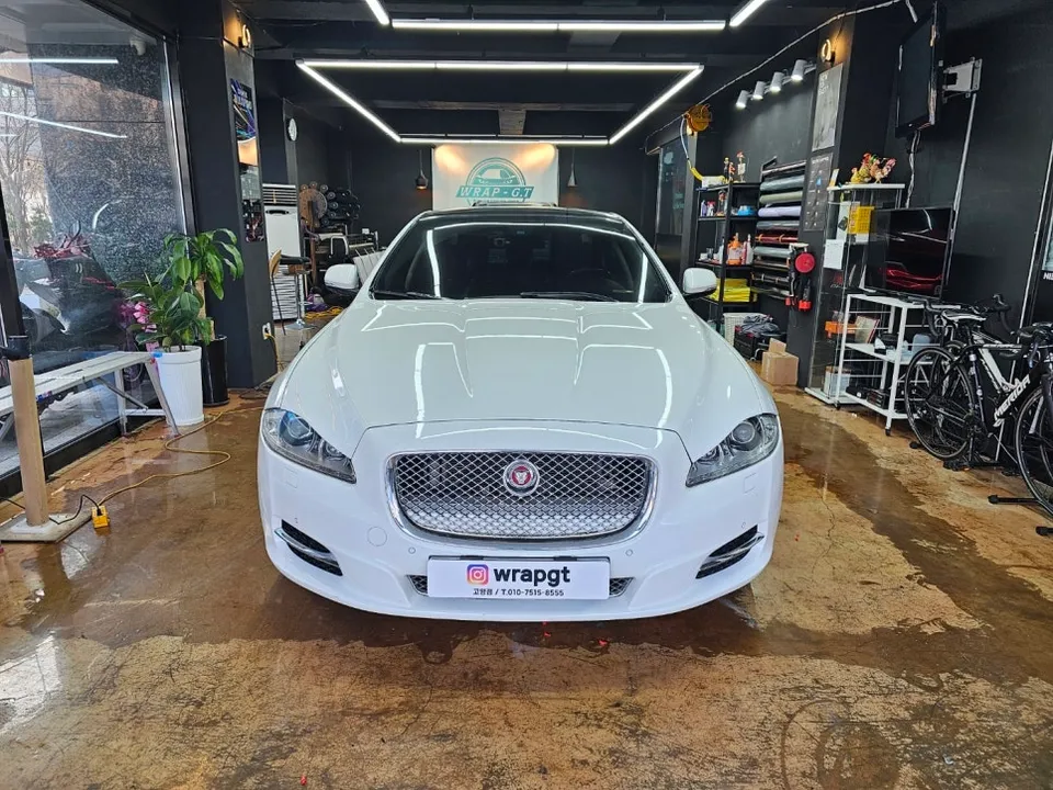 Jaguar XJLのカーラッピング事例｜費用目安・仕上がり 施工写真 2-1