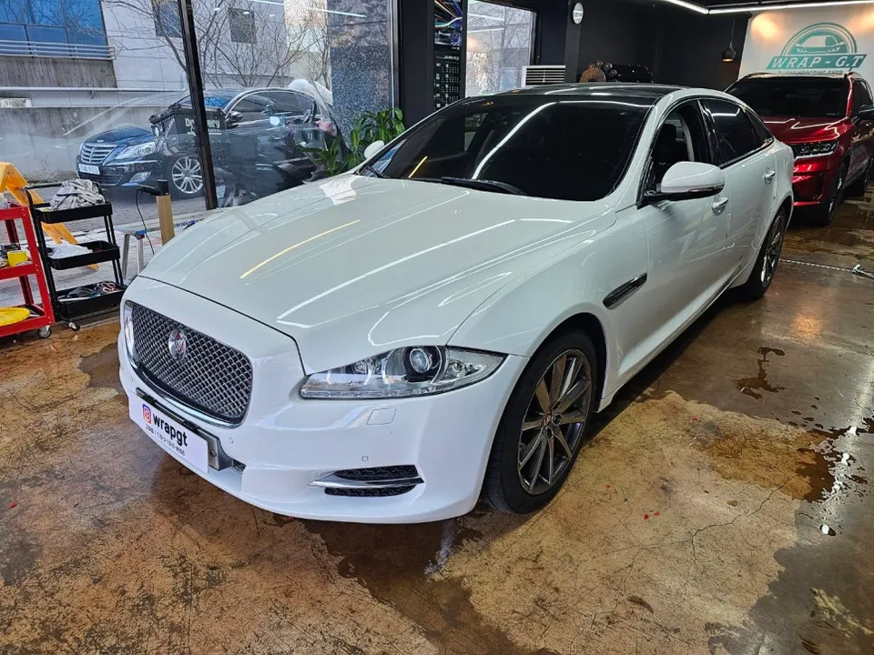 Jaguar XJLのカーラッピング事例｜費用目安・仕上がり 施工写真 3-1