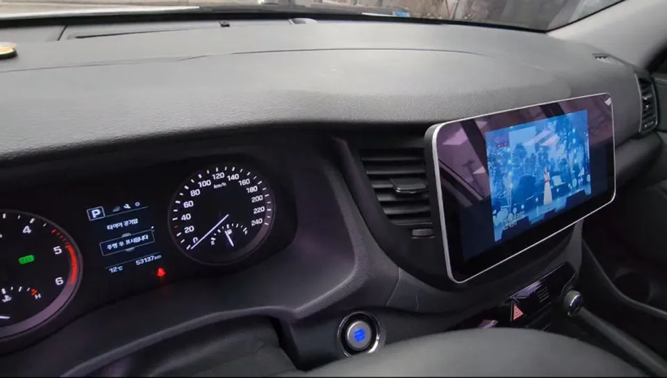 Hyundai TucsonのAndroid Auto・CarPlay取付事例 施工写真 1-1