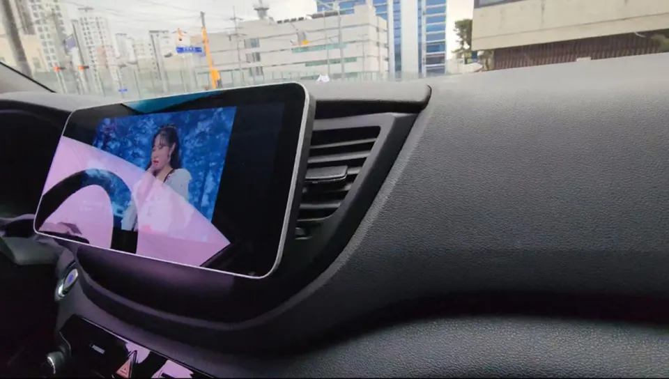 Hyundai TucsonのAndroid Auto・CarPlay取付事例 施工写真 2-1