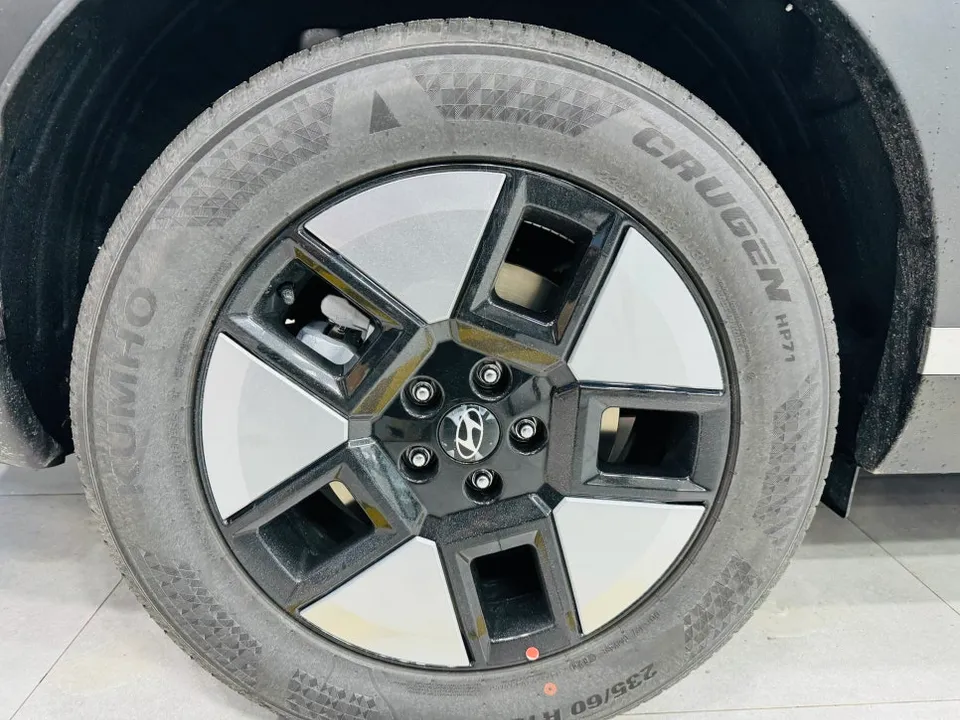 Hyundai Santa Feのカーラッピング事例|費用目安・仕上がり 施工写真 1-2