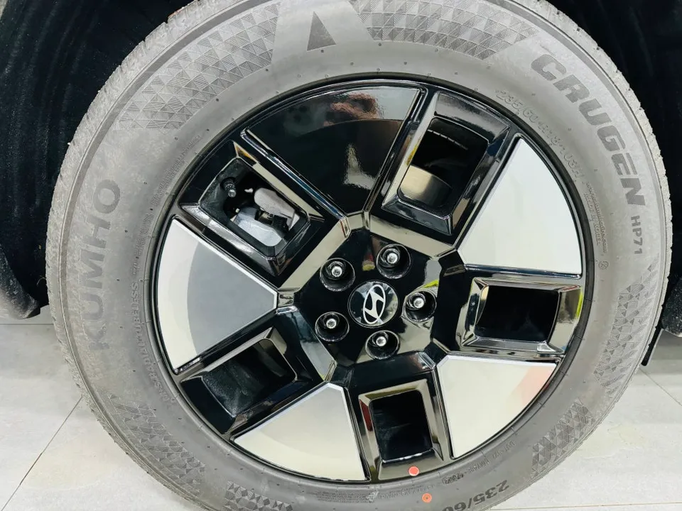 Hyundai Santa Feのカーラッピング事例|費用目安・仕上がり 施工写真 2-2