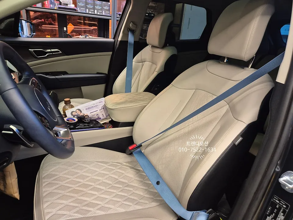 Kia Sportage NQ5 interior customization - Kia Sportage NQ5 Interior Customization Review — Blue Seatbelts photo 4