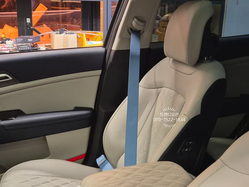 Kia Sportage NQ5 interior customization - Kia Sportage NQ5 Interior Customization Review — Blue Seatbelts photo 5