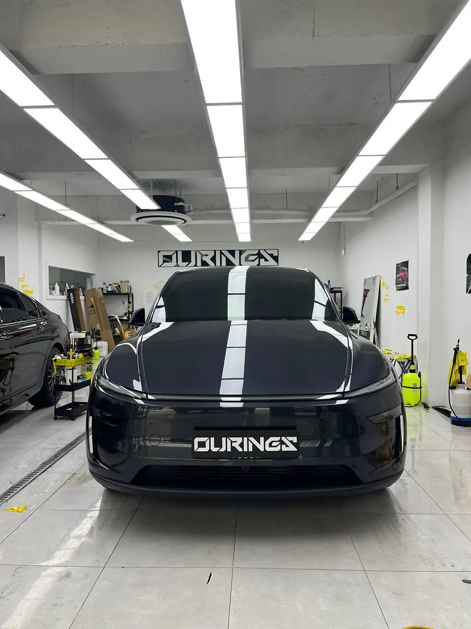 Tesla Model Yのカーラッピング事例 写真