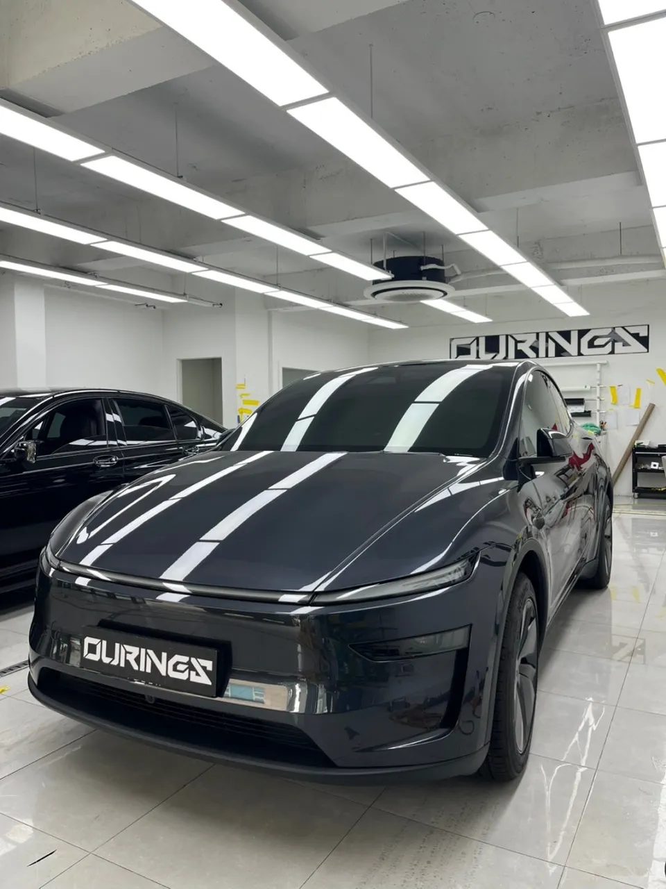 Tesla Model Yのカーラッピング事例 施工写真 4-1