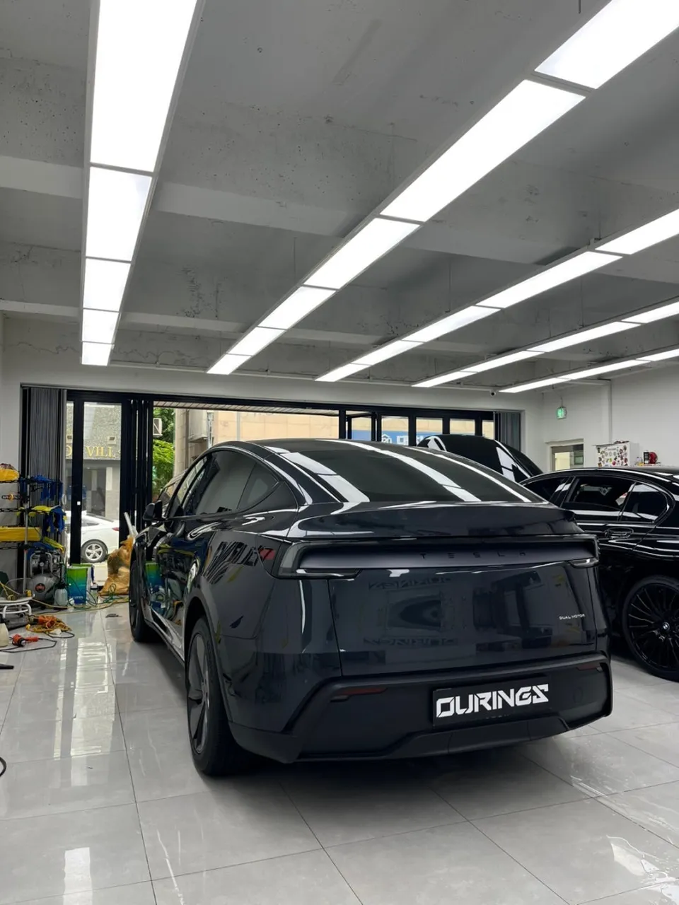 Tesla Model Yのカーラッピング事例 施工写真 3-2