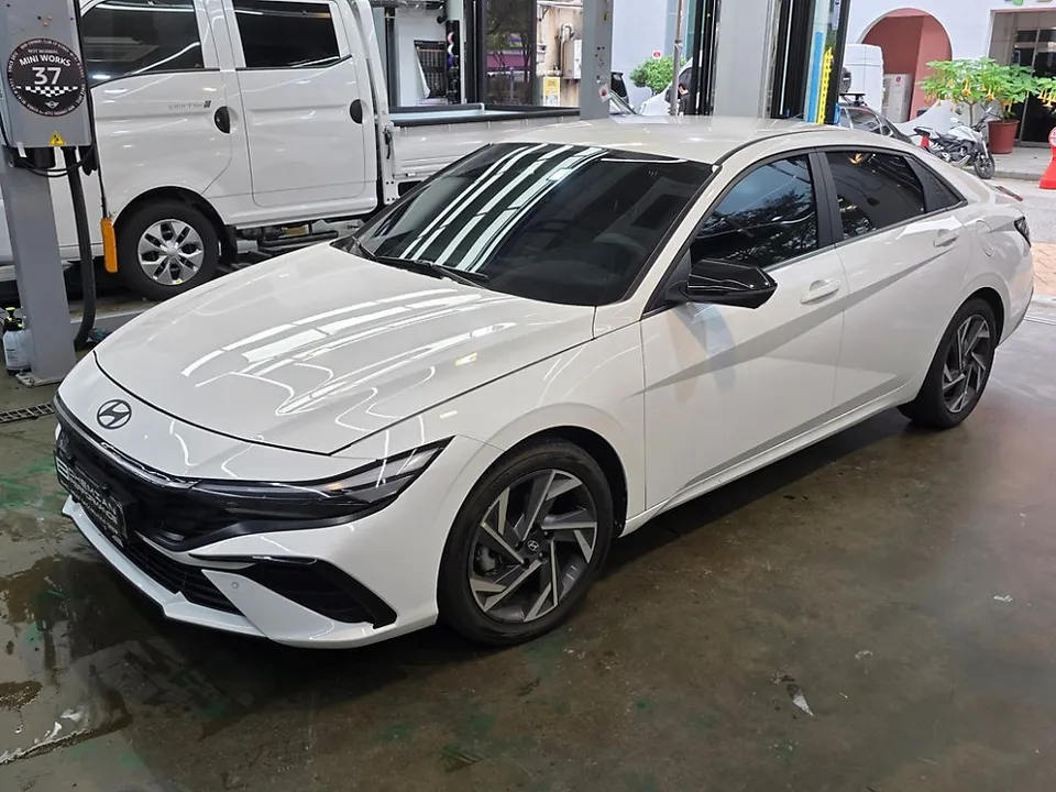 Hyundai Elantra CN7のカーラッピング事例|費用目安・仕上がり 施工写真 2-1