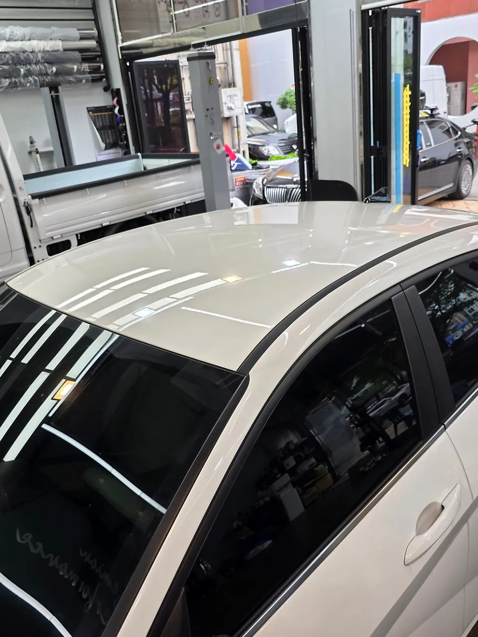 Hyundai Elantra CN7のカーラッピング事例|費用目安・仕上がり 施工写真 1-2
