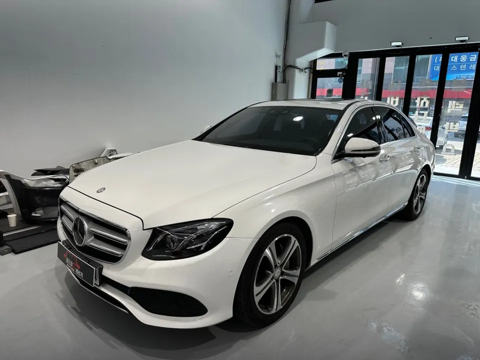 Mercedes-Benz Eクラスのカーフィルム施工事例|費用目安・仕上がり 施工写真 2-1