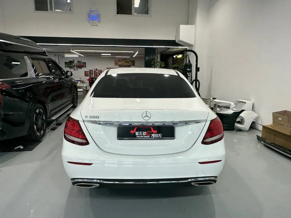 Mercedes-Benz Eクラスのカーフィルム施工事例|費用目安・仕上がり 施工写真 1-2