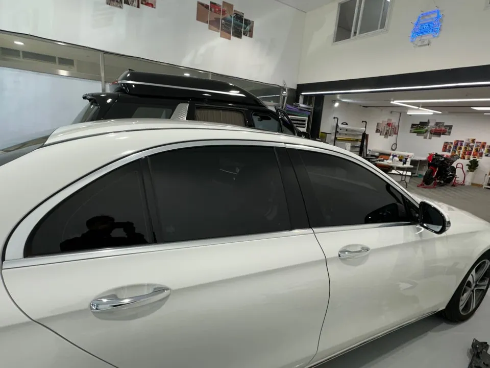 Mercedes-Benz Eクラスのカーフィルム施工事例|費用目安・仕上がり 施工写真 3-2