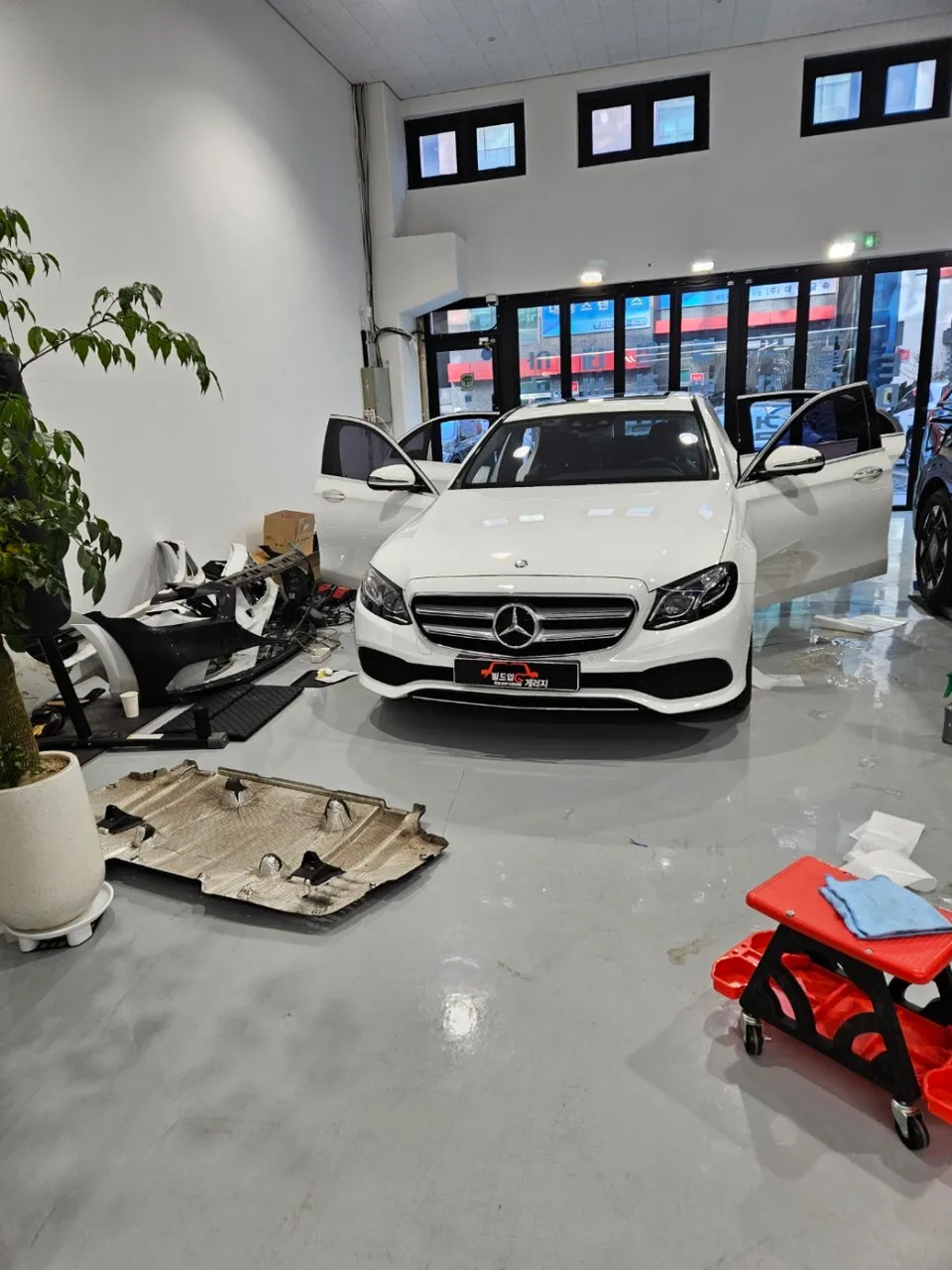 Mercedes-Benz Eクラスのカーフィルム施工事例|費用目安・仕上がり 施工写真 3-3
