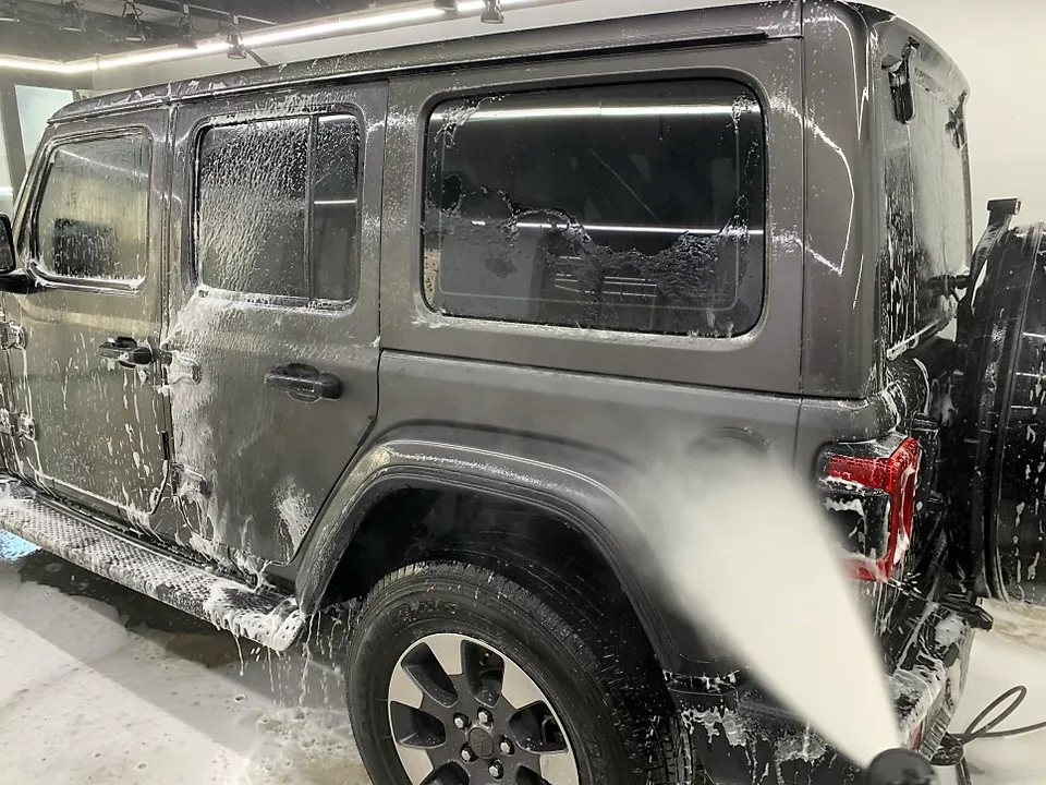 Jeep Wrangler Rubicon vinyl wrap - Jeep Wrangler Vinyl Wrap Review: Flame Orange Transformation photo 4