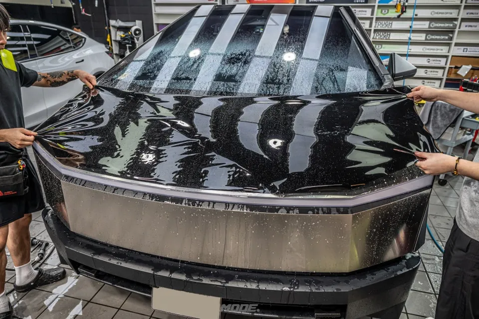 Tesla CybertruckのPPF施工事例|費用目安・仕上がり 施工写真 1-2