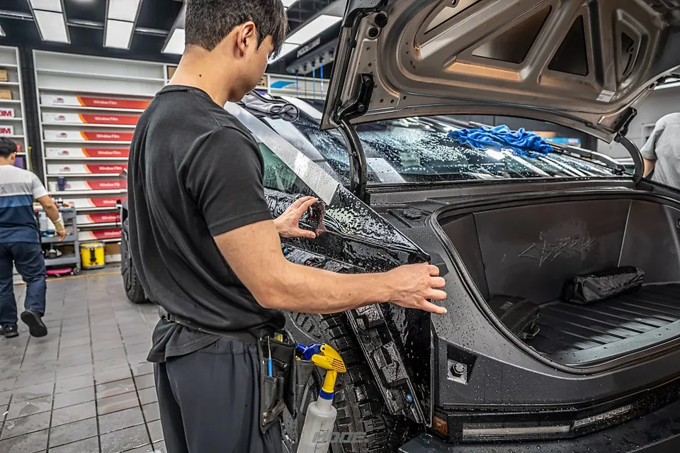 Tesla CybertruckのPPF施工事例|費用目安・仕上がり 施工写真 3-2