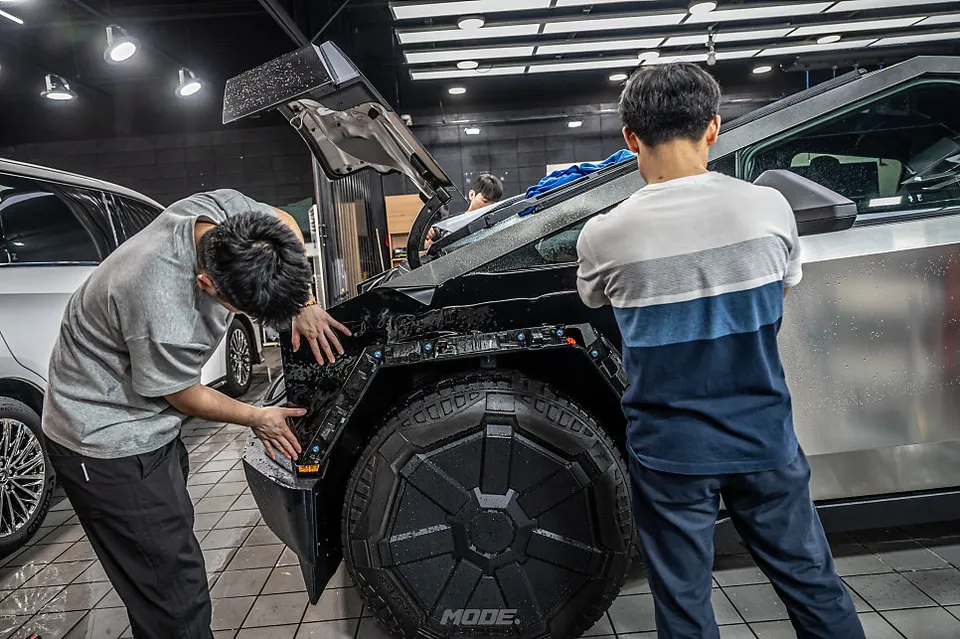 Tesla CybertruckのPPF施工事例|費用目安・仕上がり 施工写真 2-3