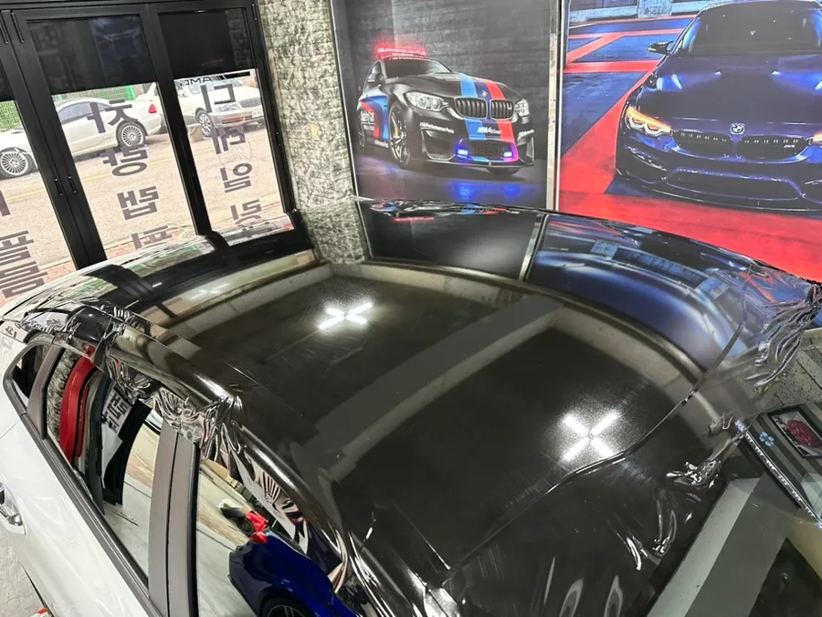 Kia K5のカーラッピング事例|クローム除去とルーフスキン 施工写真 1-2
