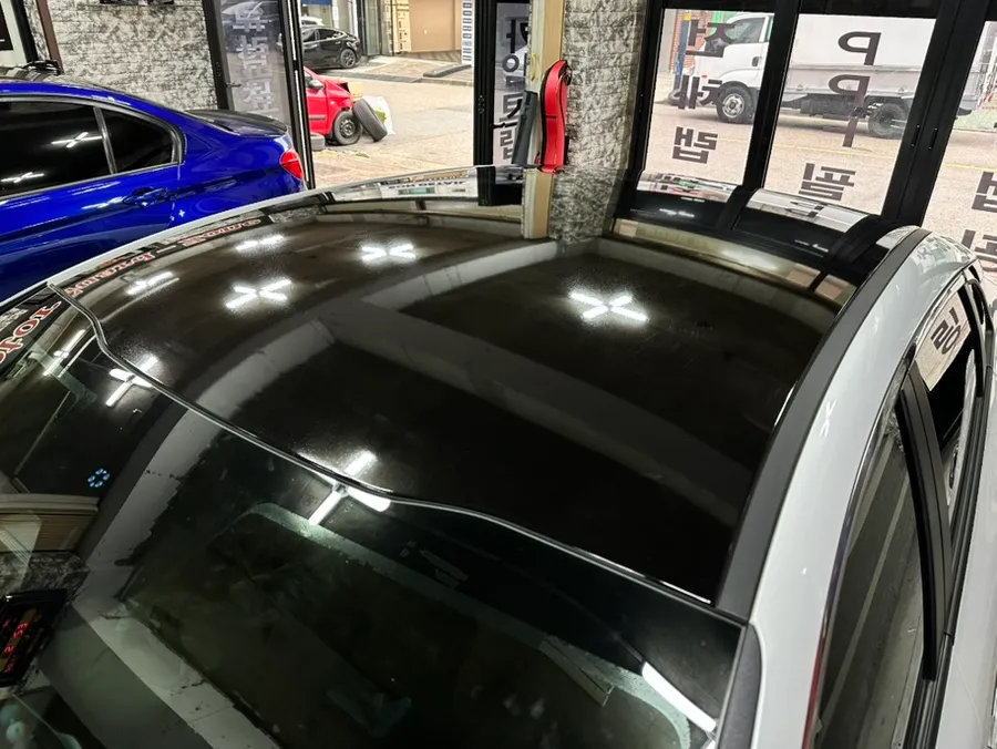 Kia K5のカーラッピング事例|クローム除去とルーフスキン 施工写真 1-3