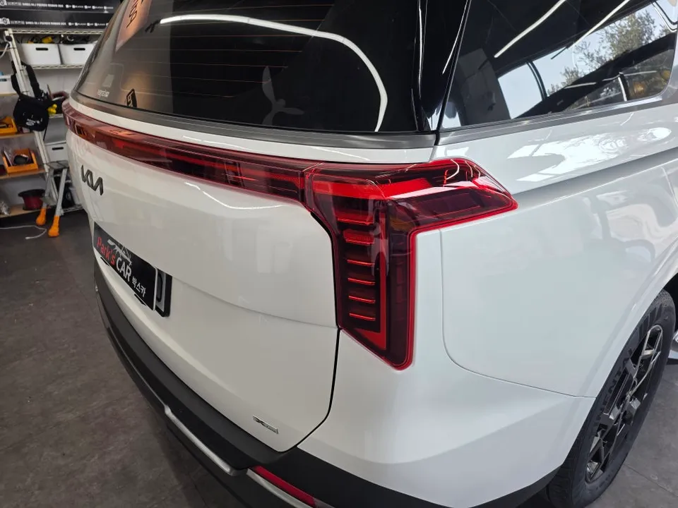 Kia Carnivalのカーフィルム施工事例|費用目安・仕上がり 施工写真 3-1